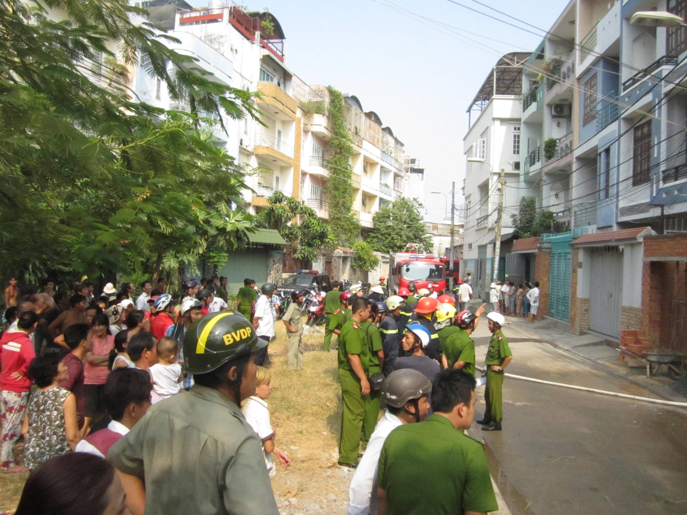 Tầng 2 của căn nh&agrave; bị ch&aacute;y rụi ho&agrave;n to&agrave;n