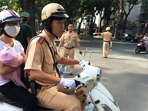 Cấm đường, bố trí nhiều bãi giữ xe