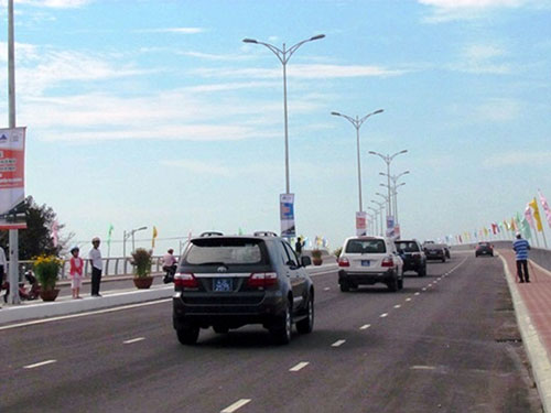 Cầu Nguyễn Tri Phương có tổng vốn đầu tư trên 1.000 tỉ đồng do đơn vị tư vấn giám sát Louis Berger Group đảm nhận