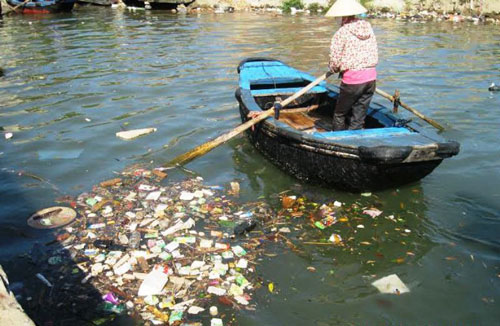 Rác tràn khắp nơi: Chính quyền lúng túng