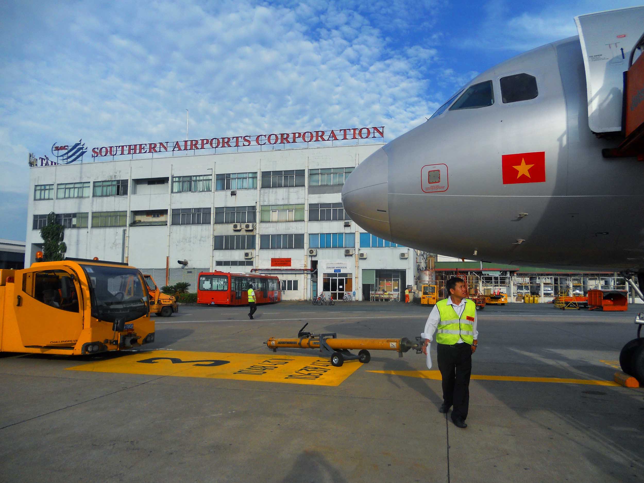 Việc nhượng quyền khai th&aacute;c s&acirc;n bay, nh&agrave; ga vẫn c&ograve;n g&acirc;y nhiều băn khoăn trong dư luận 
Ảnh: TẤN THẠNH