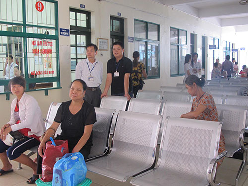 Quá tải, nằm ghép: Bệnh viện mất điểm