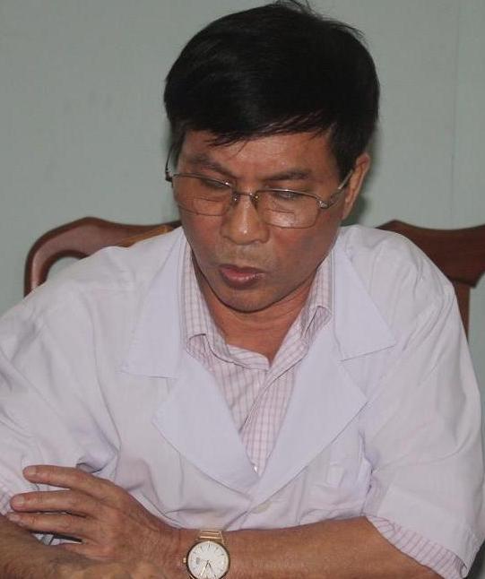 &Ocirc;ng Trần Khắc Tiến, Gi&aacute;m đốc BVĐK Diễn Ch&acirc;u cho biết đ&atilde; tạm đ&igrave;nh chỉ c&ocirc;ng t&aacute;c 3 c&aacute; nh&acirc;n li&ecirc;n quan đến vụ mẹ con thai phụ V&acirc;n tử vong.