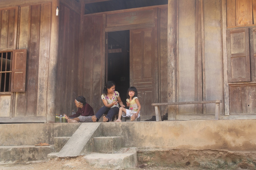 Sau khi vụ thảm s&aacute;t xảy ra người d&acirc;n bản Phồng hoang mang, lo lắng.