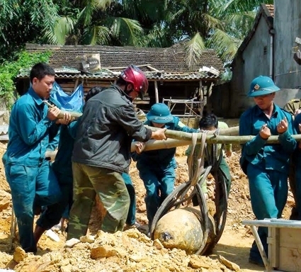 Đào móng nhà “trúng” quả bom khủng 500 kg