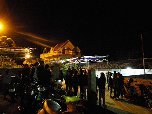 Tắm biển, 5 thanh niên gặp nạn