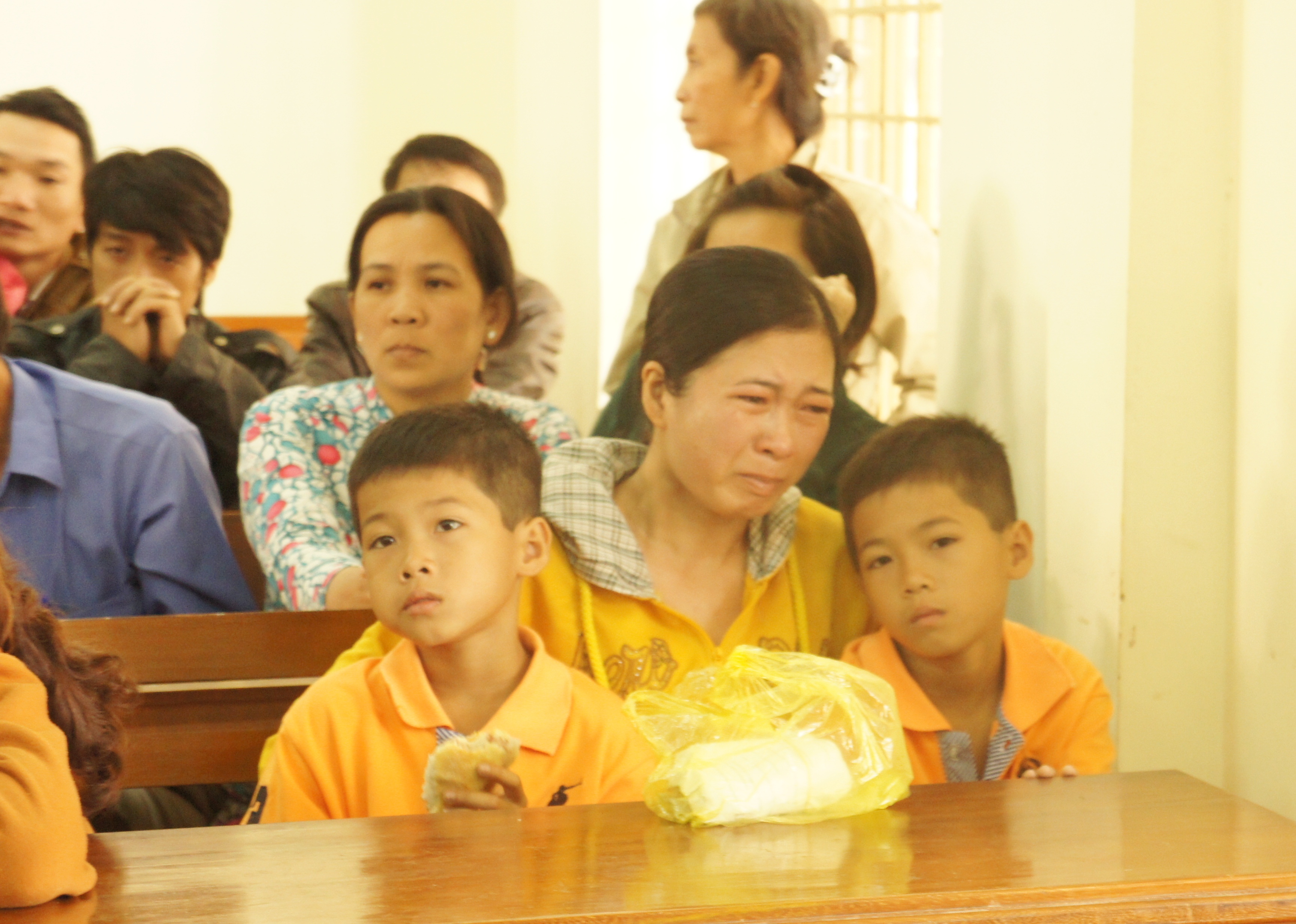 Vợ con của bị cáo Vũ cũng có mặt tại phiên xét xử.
