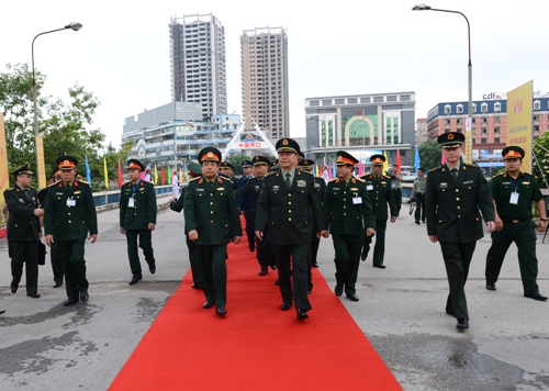 Đại tướng Ph&ugrave;ng Quang Thanh đ&oacute;n Thượng tướng Thường Vạn To&agrave;n sang dự Giao lưu