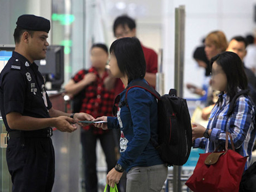 Kịch liệt phản đối Malaysia tạm giữ nữ du khách Việt 6 ngày