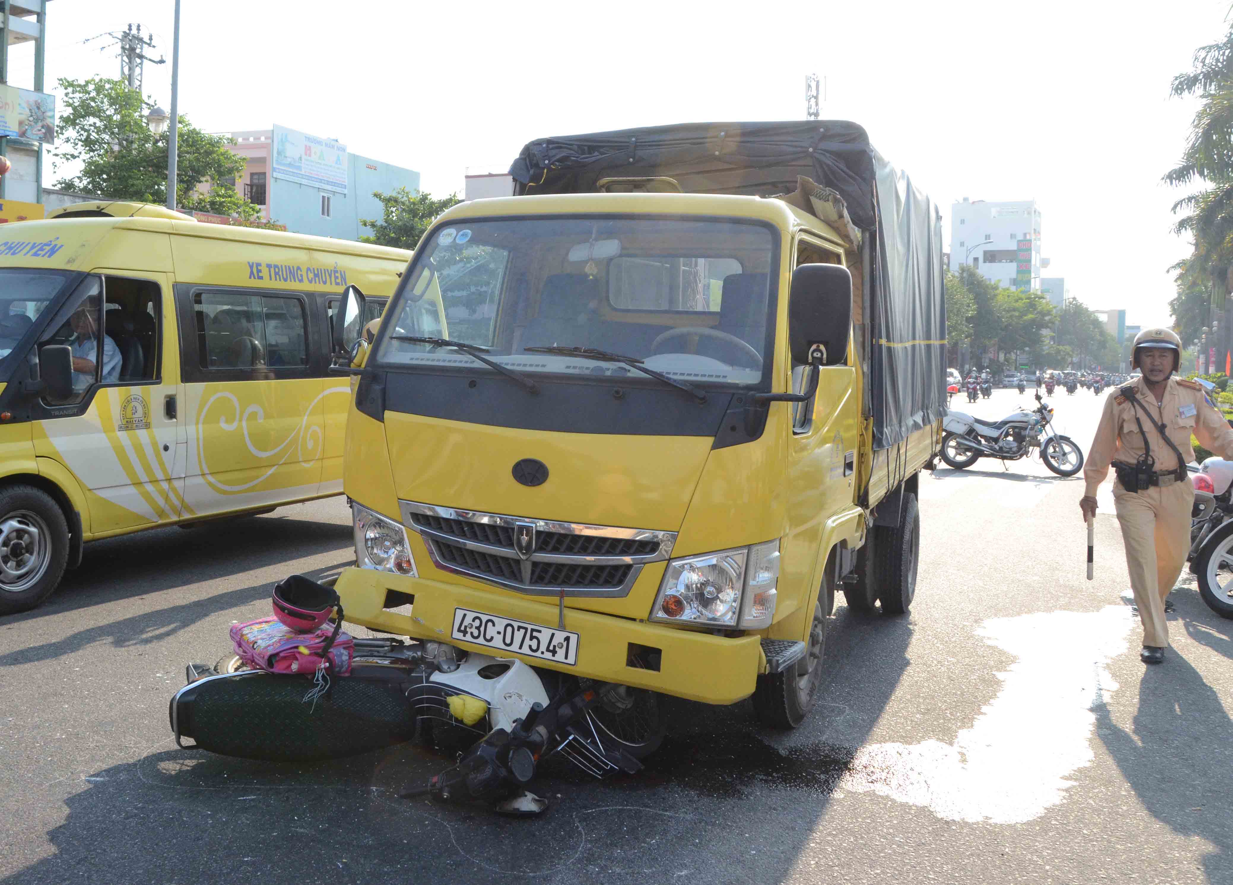 Hiện trường vụ tai nạn hy hữu s&aacute;ng ng&agrave;y 5-5 tr&ecirc;n đường Điện Bi&ecirc;n Phủ, Đ&agrave; Nẵng