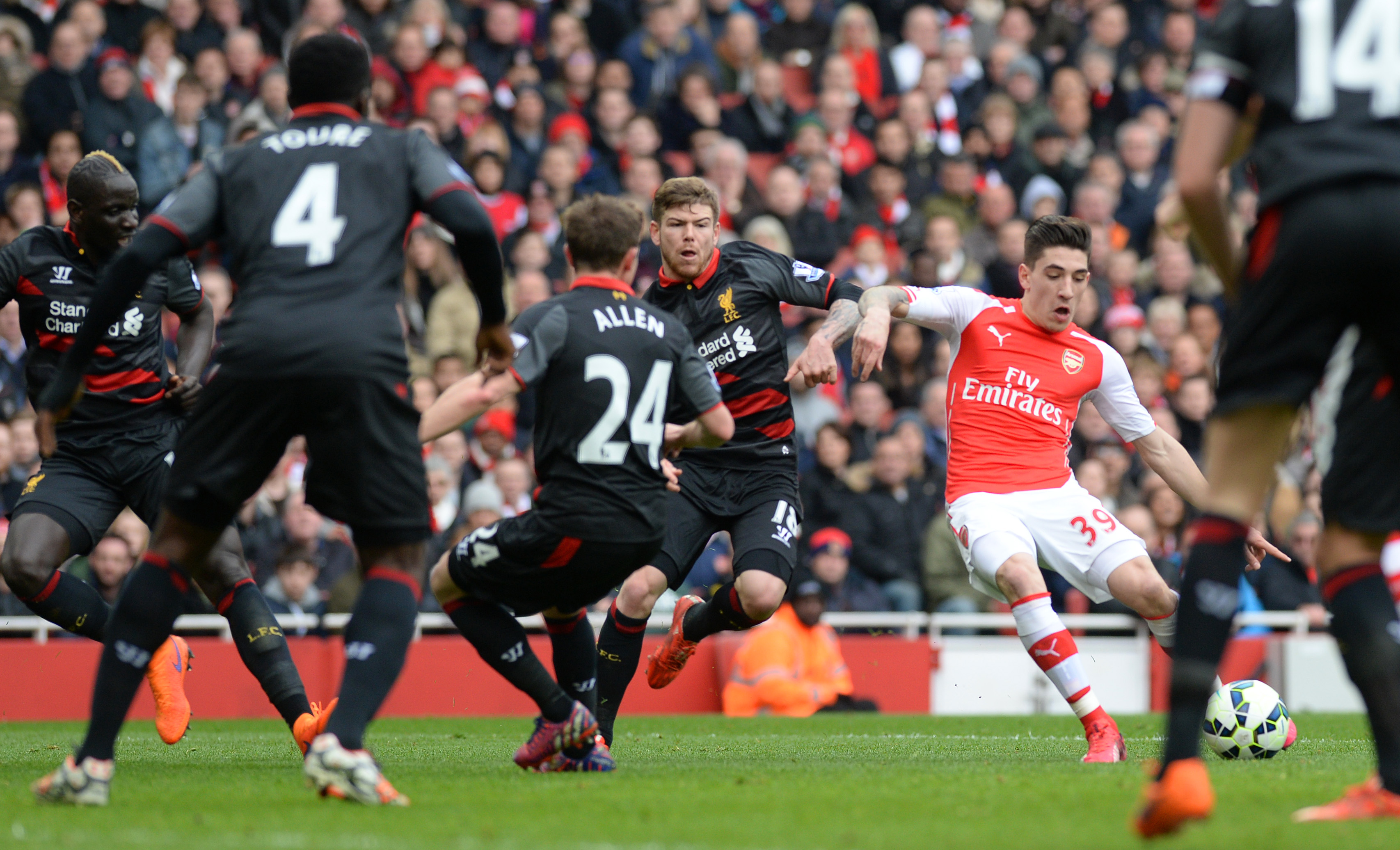 Bellerin trong pha mở tỉ số cho Arsenal