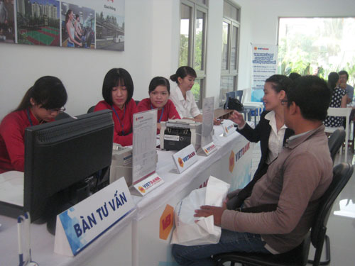 Khách hàng mở tài khoản đặt cọc đăng ký mua căn hộ thông qua VietBank