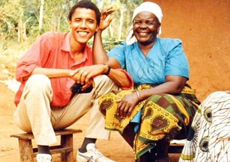 Ông Obama và bà nội chụp ảnh cùng nhau vào năm 1987. Ảnh: Daily Mail