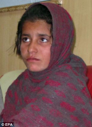 Taliban ép bé gái 10 tuổi đánh bom tự sát