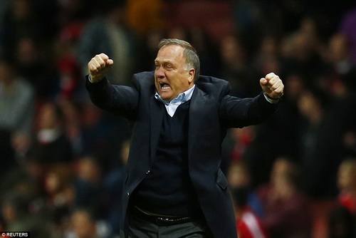 HLV Dick Avocaat vui mừng khi Sunderland trụ hạng th&agrave;nh c&ocirc;ng