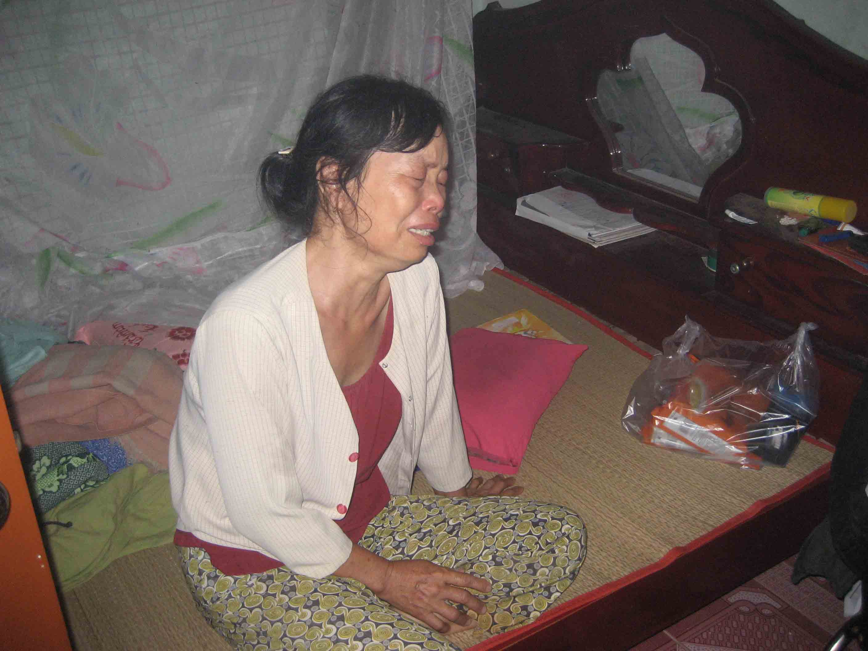 B&agrave; Nga đau đớn trước sự ra đi đột ngột của chồng