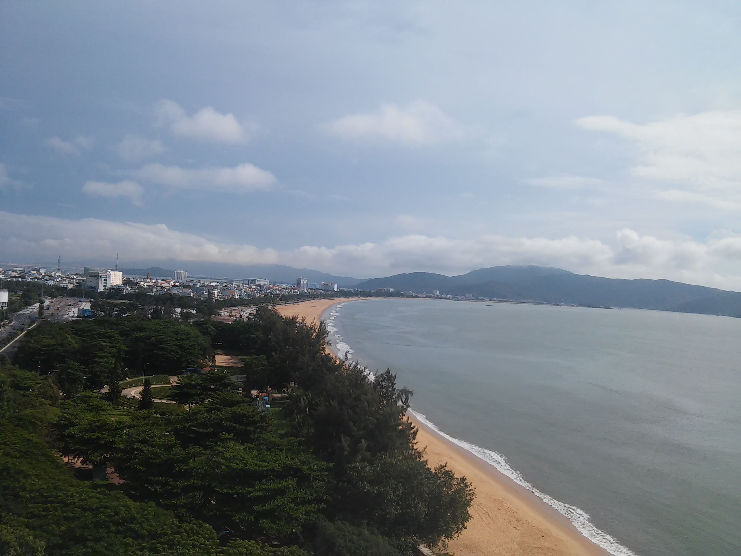Không thể nạo vét 439.000 m3 bùn thải rồi lại đổ xuống biển