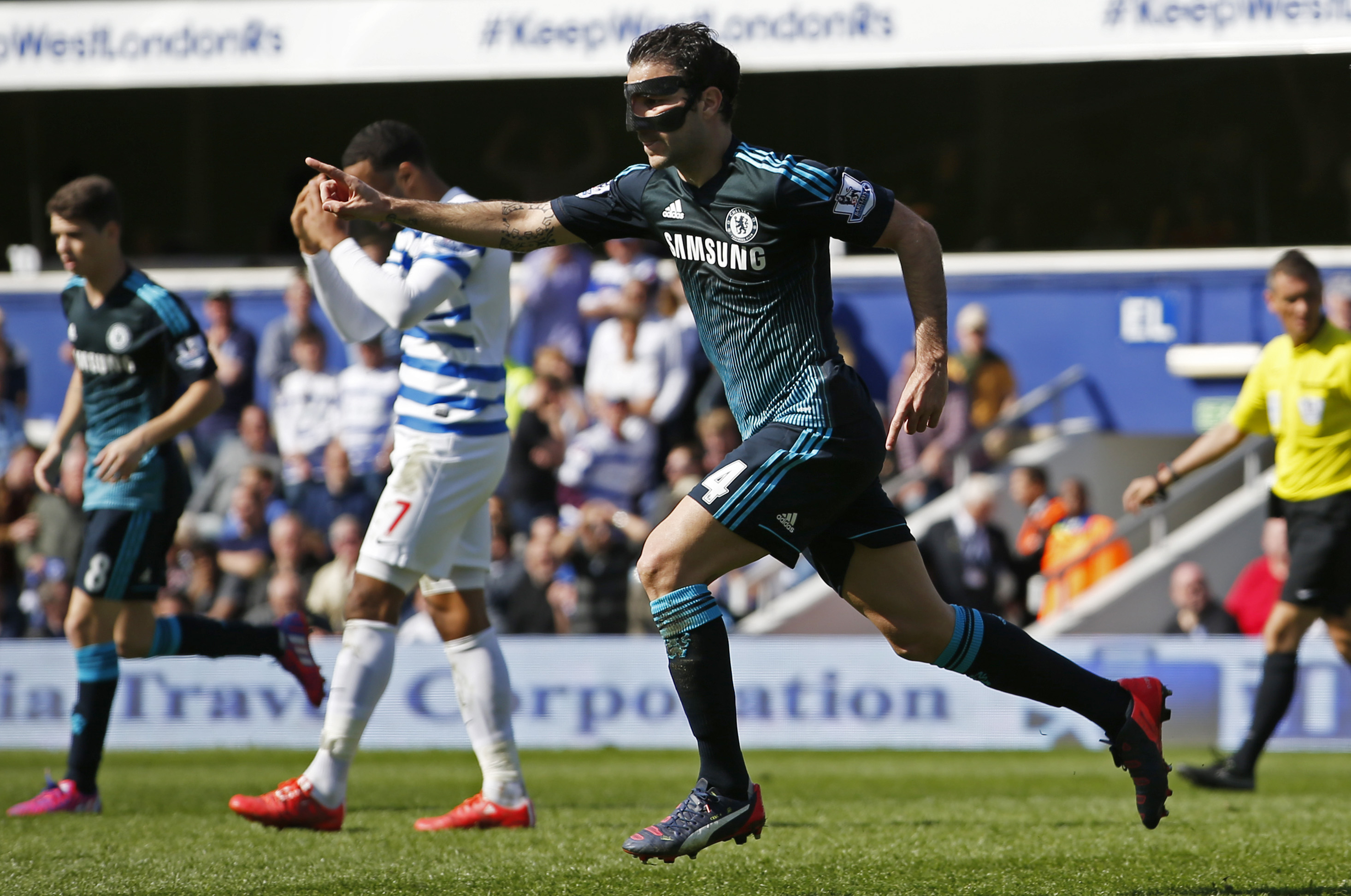 Fabregas vui mừng sau pha lập công duy nhất giúp Chelsea có trận thắng nhọc nhằn
Ảnh: REUTERS