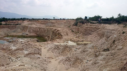 Vụ "Băm nát ruộng đồng" ở Ninh Thuận: Thực tế nhiều, báo cáo ít