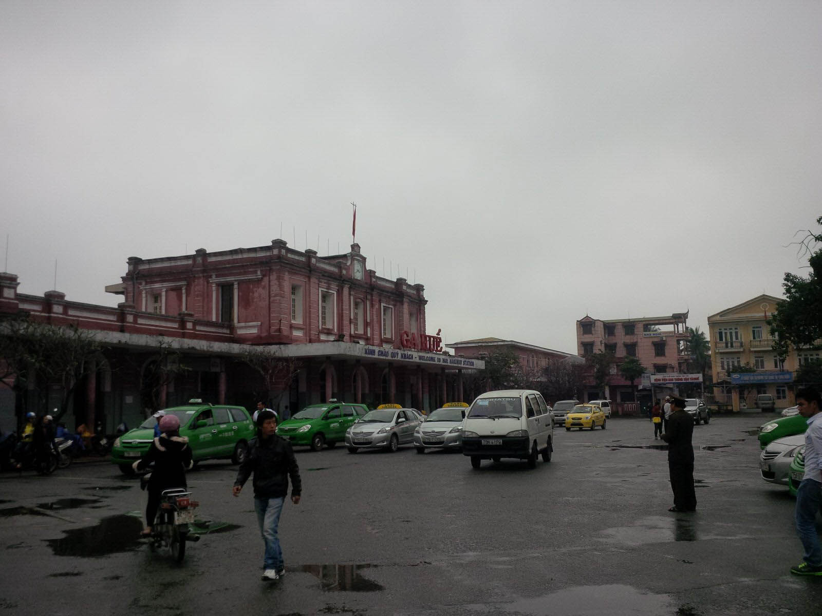Chiến lược đặt mục tiêu phát triển hệ thống giao thông vận tải đường sắt đồng bộ. Trong ảnh: Ga Huế, tỉnh Thừa Thiên - Huế hiện nay