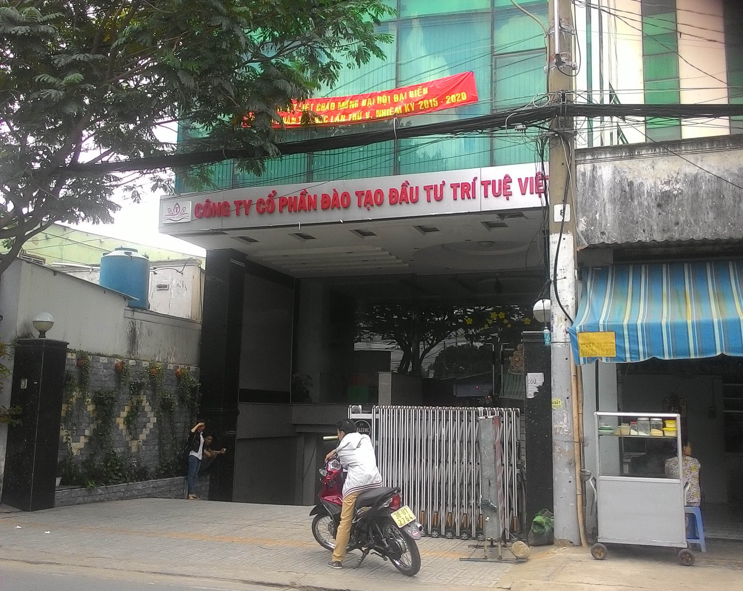 Nh&agrave; số 84 đường 11, phường Linh Xu&acirc;n, quận Thủ Đức, TP HCM trước đ&acirc;y treo biển C&ocirc;ng ty  Tr&iacute; Tuệ Việt, nay được thay bằng Viện Quản trị kinh tế Việt Nam