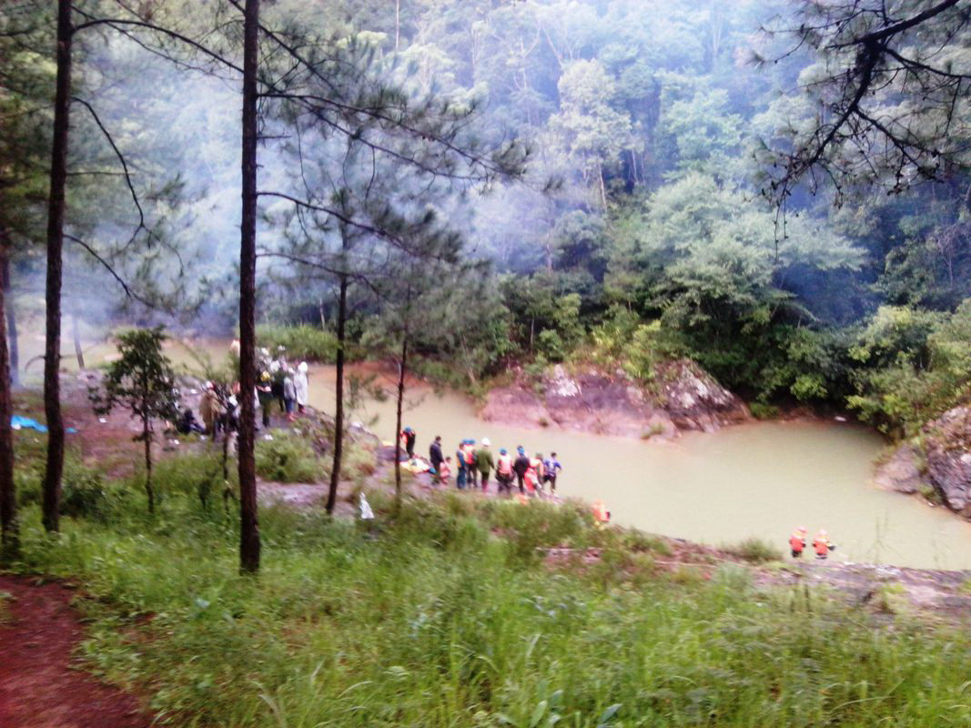Khu vực Suối V&agrave;ng xảy ra vụ tai nạn thương t&acirc;m khiến 3 thanh ni&ecirc;n thiệt mạng kh&ocirc;ng hề c&oacute; biển b&aacute;o  nguy hiểm