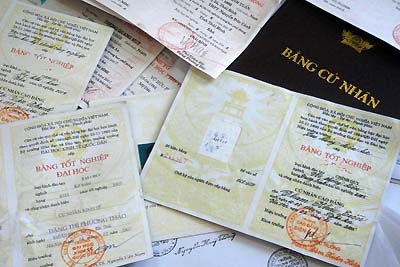 Phó bí thư và Phó Chủ tịch HĐND phường cùng xài bằng giả