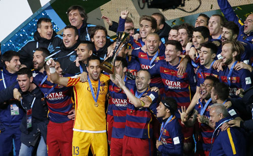 Barcelona dạo chơi vẫn giành cúp thế giới