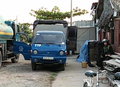Điểm r&uacute;t ruột xăng m&aacute;y bay bị lực lượng chức năng bắt quả tang ng&agrave;y 28-1 - Ảnh: Nguyễn Anh
