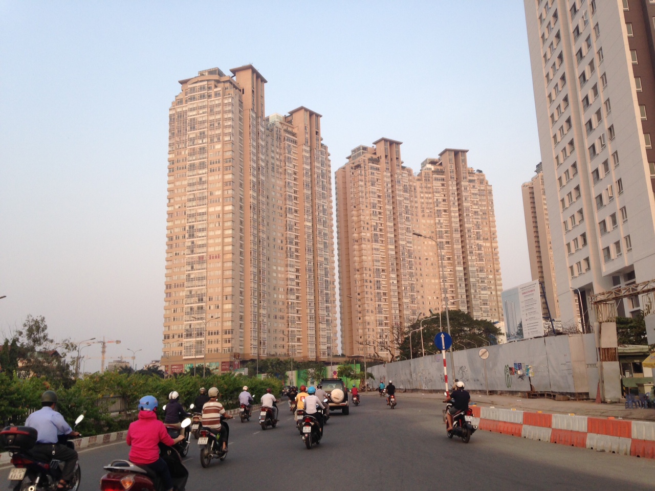 Thị trường bất động sản được dự b&aacute;o sẽ khởi sắc trong năm nay, nhưng kh&oacute; sốt gi&aacute; trở lại. Ảnh minh họa: Linh Anh