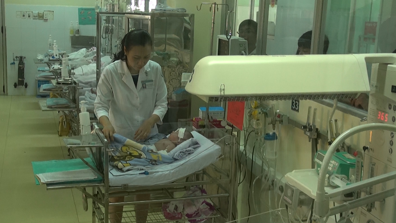 B&eacute; sơ sinh bị dao đ&acirc;m thấu sọ đang phục hồi rất tốt. Ảnh: Tấn Nguy&ecirc;n
