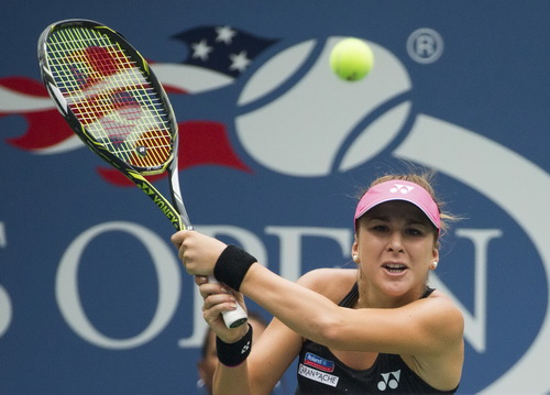 Belinda Bencic kh&ocirc;ng đ&aacute;nh bại nổi kinh nghiệm của l&atilde;o b&agrave; Venus Williams