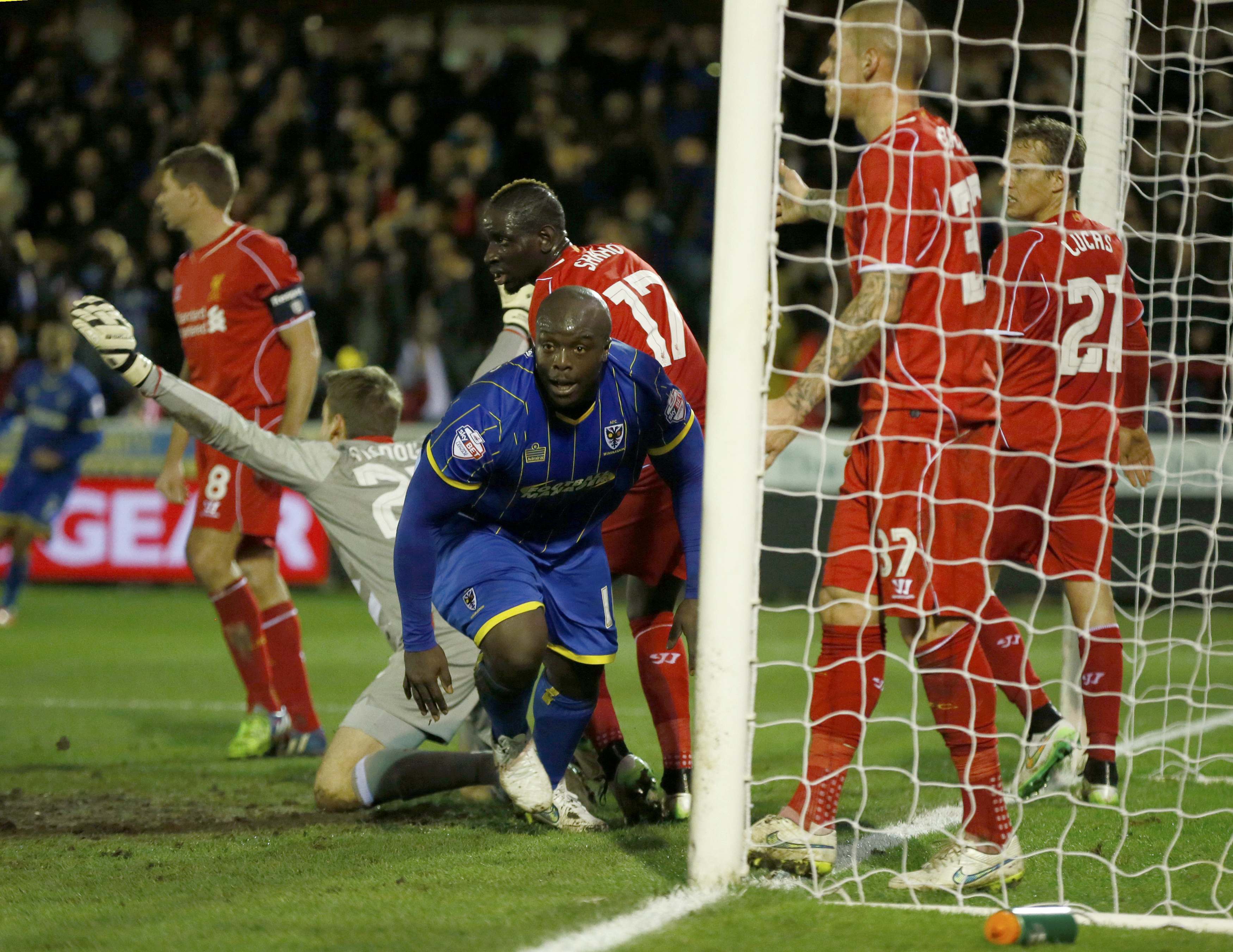Akinfenwa ghi b&agrave;n cho Wimbledon