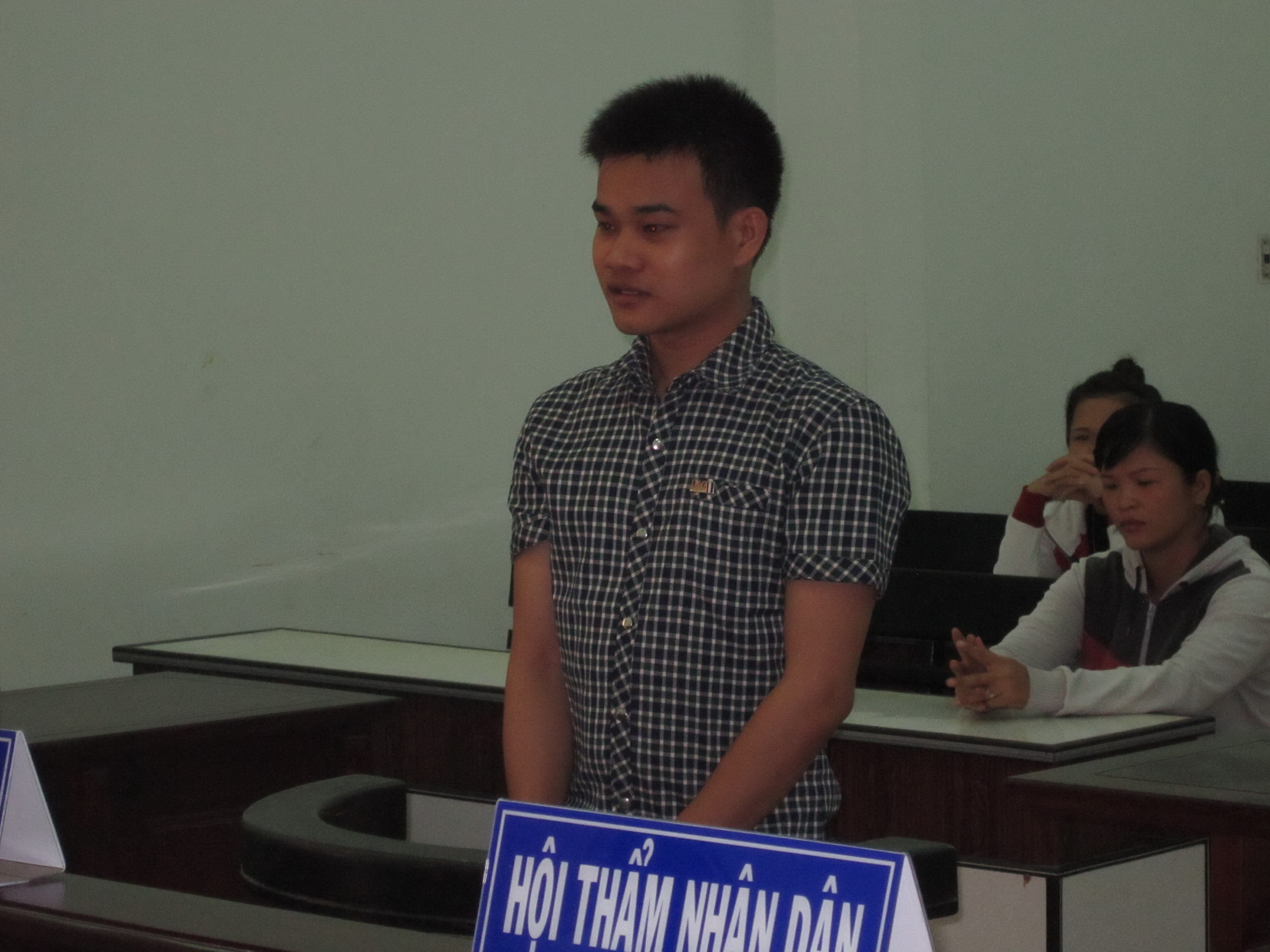 Đỗ Minh Vương nghe t&ograve;a tuy&ecirc;n &aacute;n
