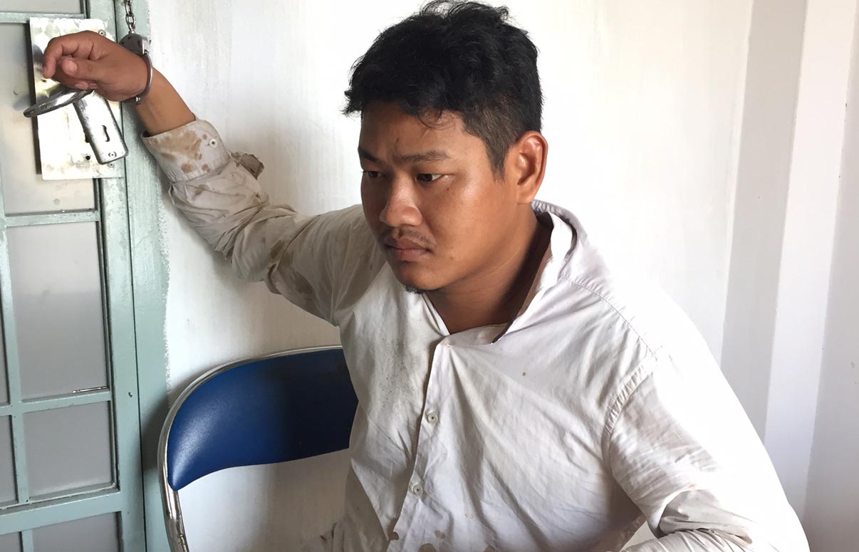 Nguyễn Đ&igrave;nh L&agrave;nh tại cơ quan c&ocirc;ng an