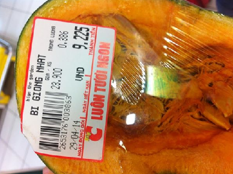 Siêu thị Big C Hà Nội bán bí đỏ hết “date”