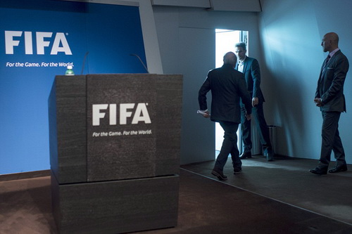 Blatter rời FIFA, kết th&uacute;c 17 năm trị v&igrave; vương triều đầy quyền h&agrave;nh