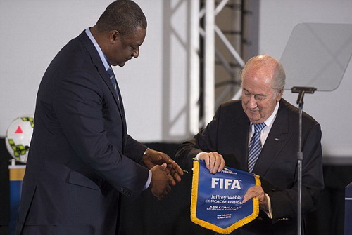 “Bóng đá bị bắt cóc” và tấm thẻ đỏ dành cho FIFA