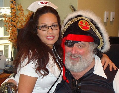 Chuck Blazer trong tấm ảnh ri&ecirc;ng tư tạo d&aacute;ng cướp biển