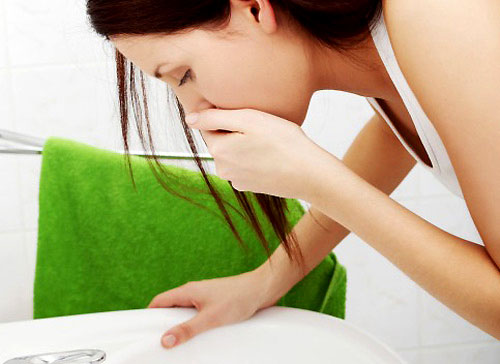 N&ocirc;n mửa l&agrave; t&igrave;nh trạng thức ăn sau khi được ti&ecirc;u thụ tr&agrave;o ngược ra đường miệng.