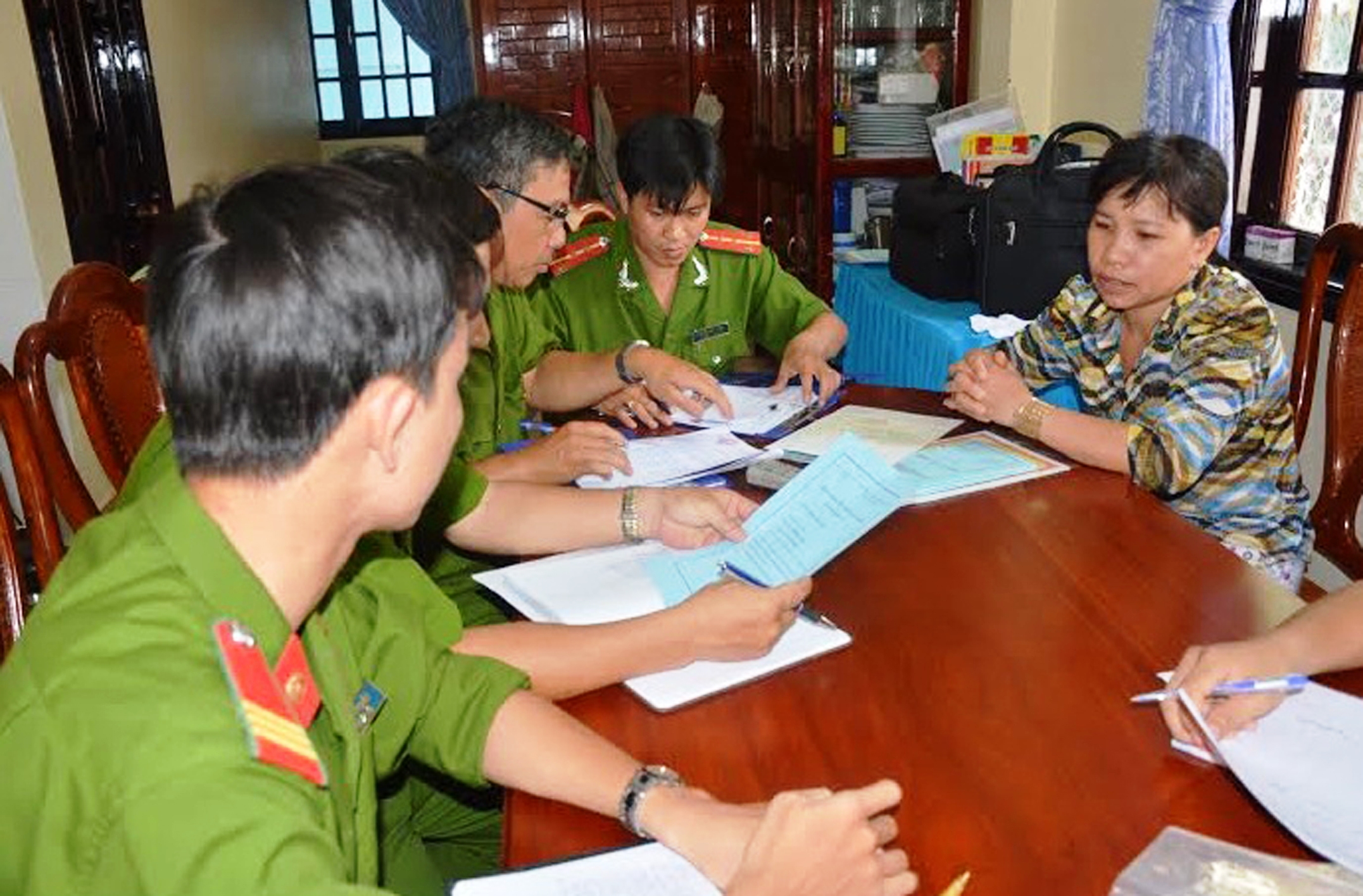 Lực lượng chức năng lập biên bản cơ sở vi phạm