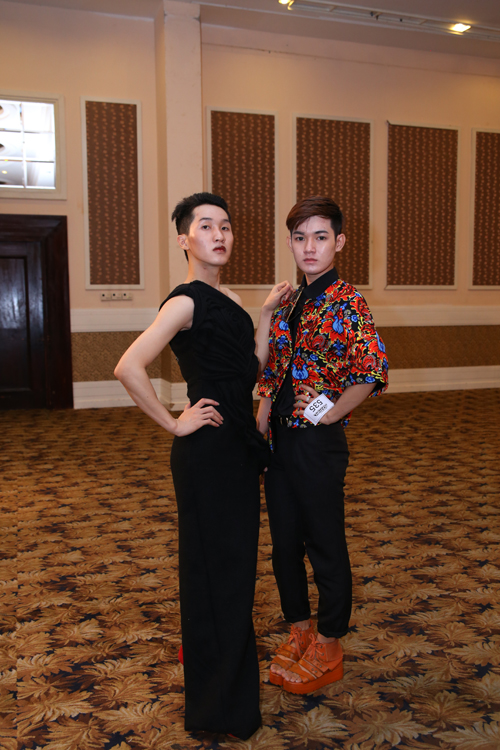 Trang phục gây sốc: Khẳng định cái tôi quá đà