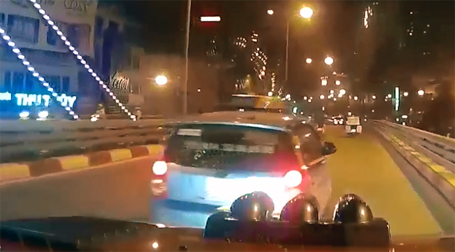 Triệu tập tài xế và 2 "bạn xã hội" truy đuổi taxi trước tai nạn