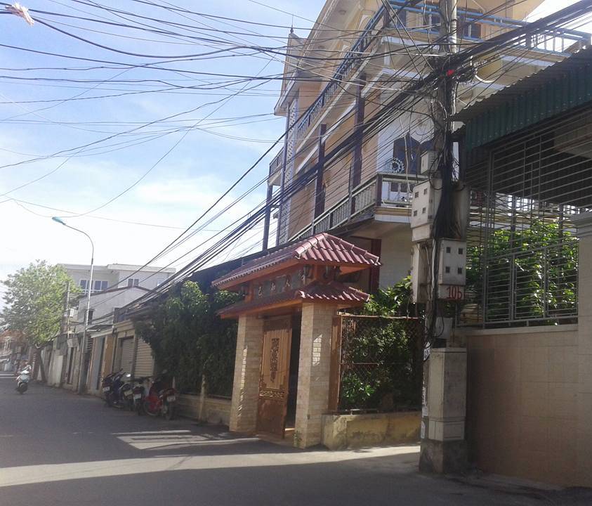 Nh&agrave; &ocirc;ng Tư nơi c&ocirc;ng an thu giữ h&agrave;ng ng&agrave;n bộ hồ sơ chạy chế độ giả.