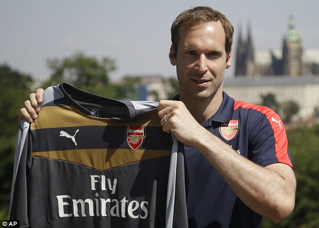 Cech trong buổi ra mắt Arsenal