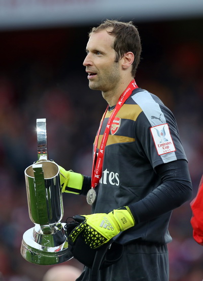 Thủ m&ocirc;n Petr Cech c&oacute; chiếc c&uacute;p thứ hai sau khi rời Chelsea