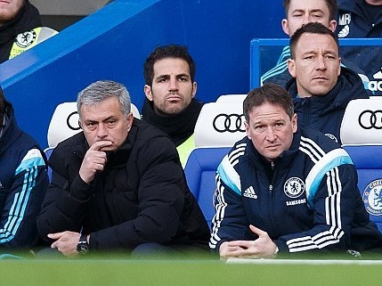 Ông Mourinho làm mặt lạnh sau trận thua nhục nhã Bradford
