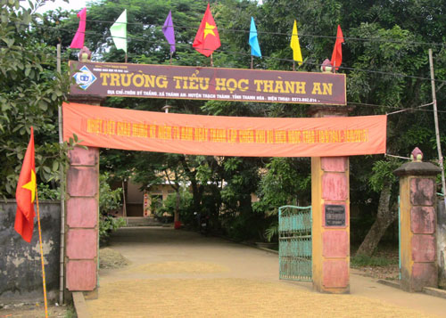 Ngồi tù vẫn lãnh lương!