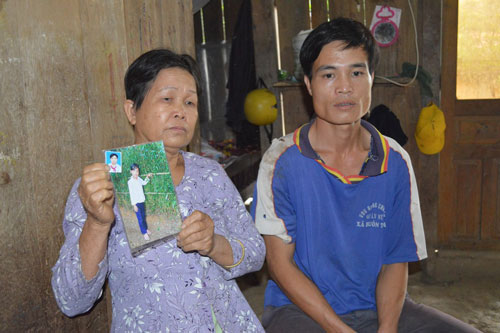 Trẻ nghèo vướng bẫy cò lao động