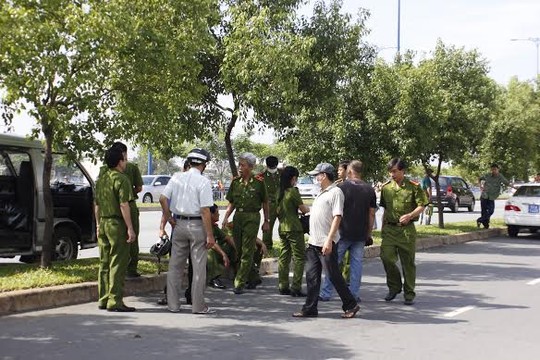 Giết người tình là em dâu khi đang trang điểm